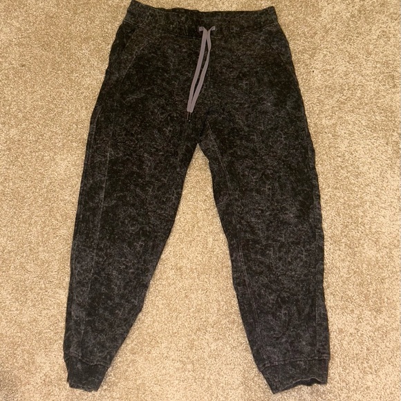 lululemon athletica Pants - Lululemon Athletica Scuba High-Rise Jogger | Color: Purple & Black Pattern | 8